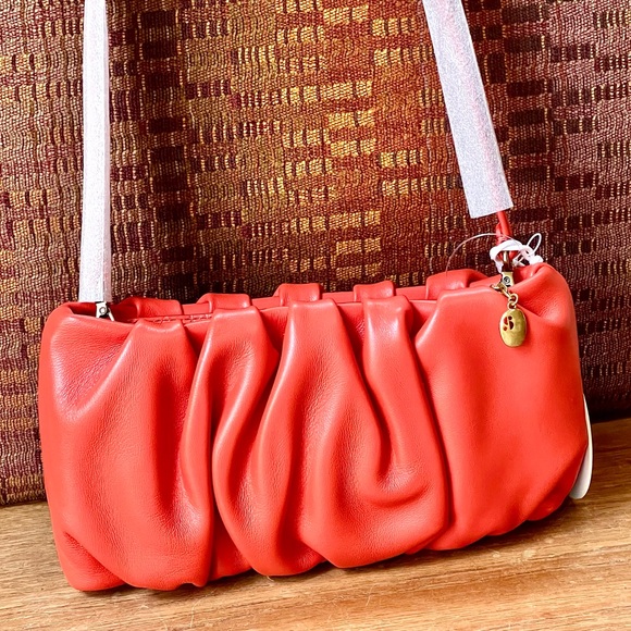 🌺🎉HP🎉🌺 NWT Staud Ruched Leather Bean Bag Blood Orange - Picture 3 of 16